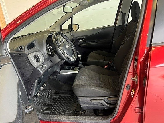 Toyota Yaris 5 of 10