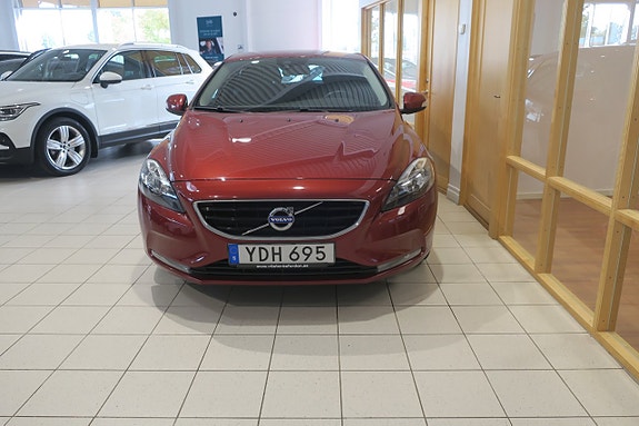 Volvo V40 3 of 12