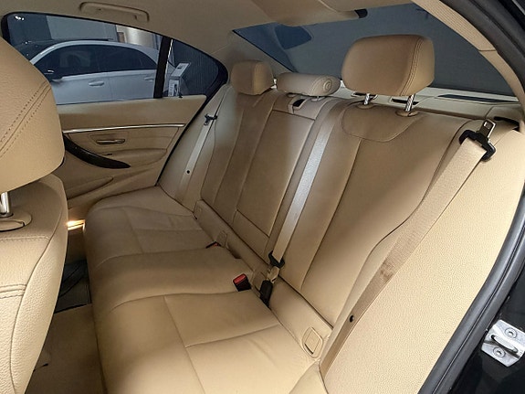 BMW 330e 15 of 23