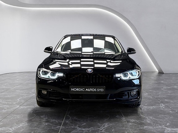 BMW 330e 9 of 23