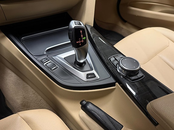 BMW 330e 13 of 23