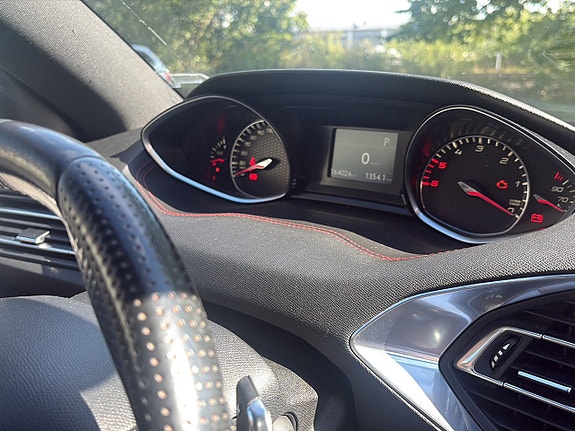 Peugeot 308 12 of 18