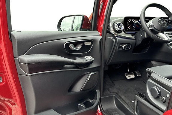 Mercedes-Benz V300 9 of 26