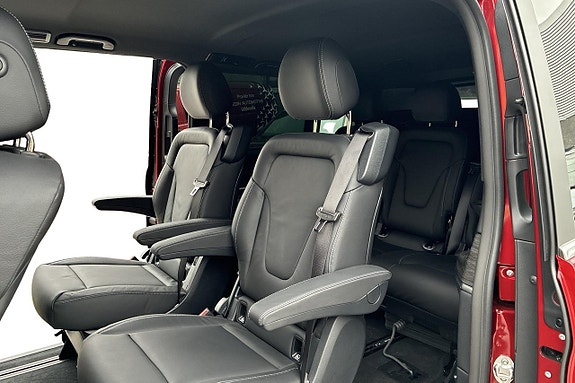 Mercedes-Benz V300 21 of 26
