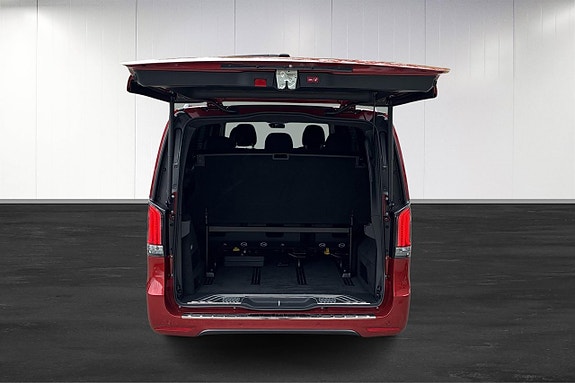 Mercedes-Benz V300 16 of 26