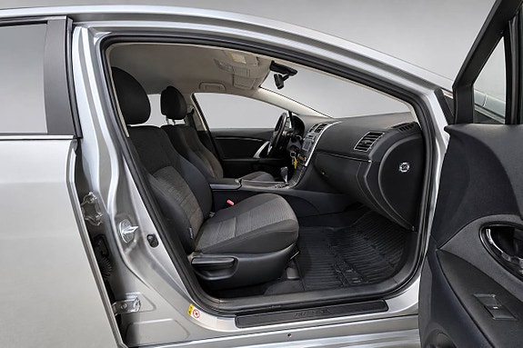 Toyota Avensis 15 of 28