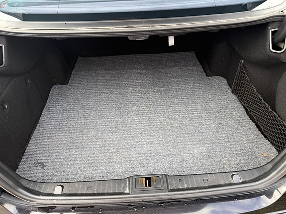 Mercedes-Benz E200 8 of 8