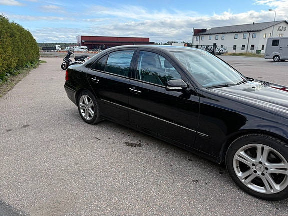Mercedes-Benz E200 5 of 8
