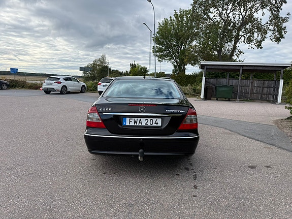 Mercedes-Benz E200 7 of 8
