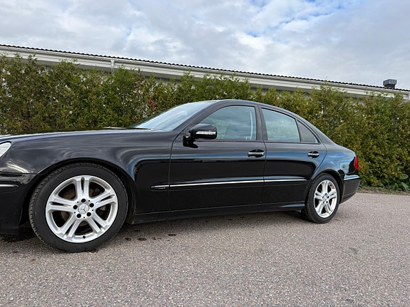 Mercedes-Benz E200 3 of 8