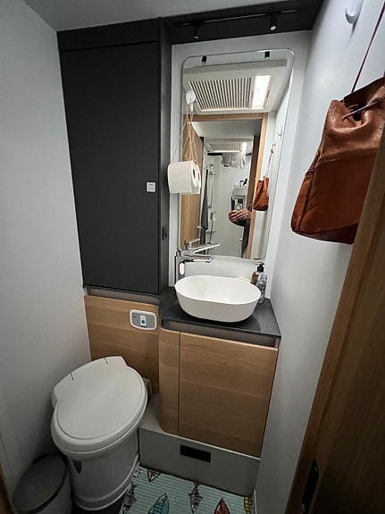 Adria Coral Axels 670 Sl 2 of 8