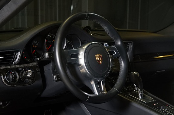 Porsche 911 Turbo S 11 of 21