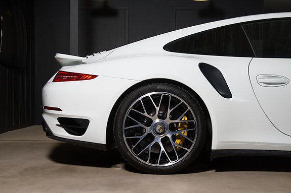 Porsche 911 Turbo S 7 of 21