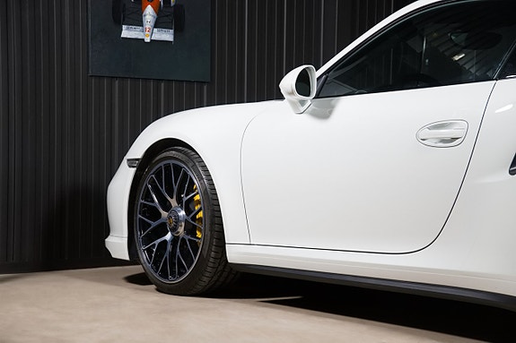 Porsche 911 Turbo S 8 of 21