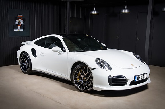 Porsche 911 Turbo S 2 of 21