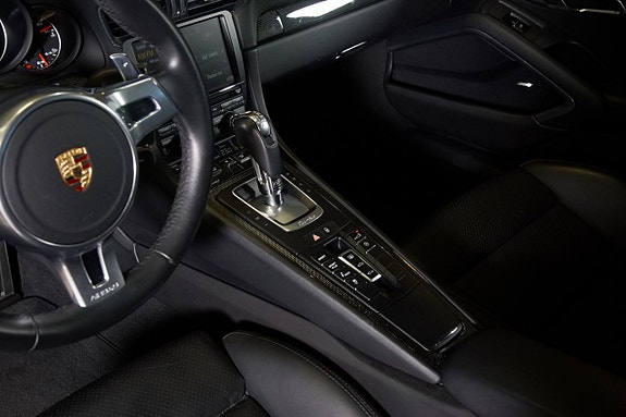 Porsche 911 Turbo S 14 of 21