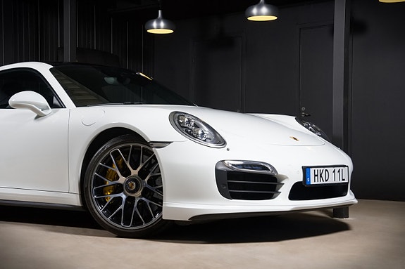 Porsche 911 Turbo S 3 of 21