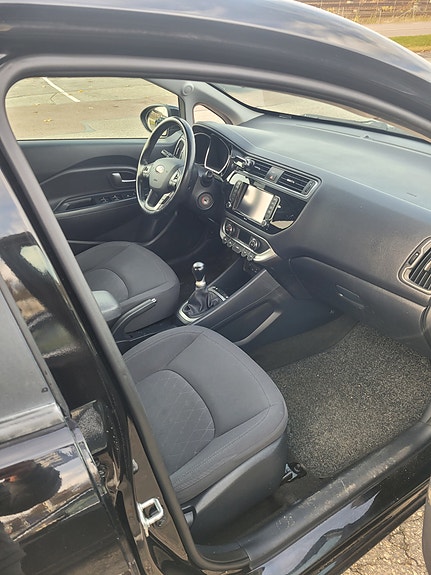 Kia Rio 6 of 15