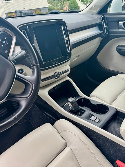 Volvo XC40 3 of 6