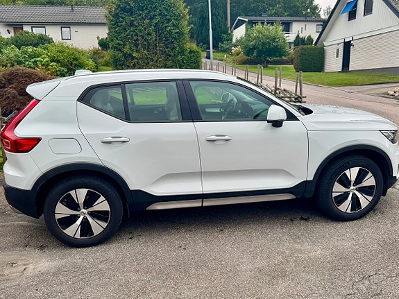 Volvo XC40 2 of 6
