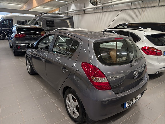 Hyundai i20 3 of 10