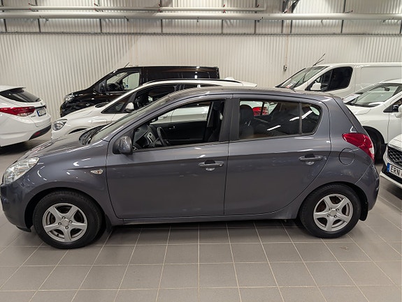 Hyundai i20 2 of 10