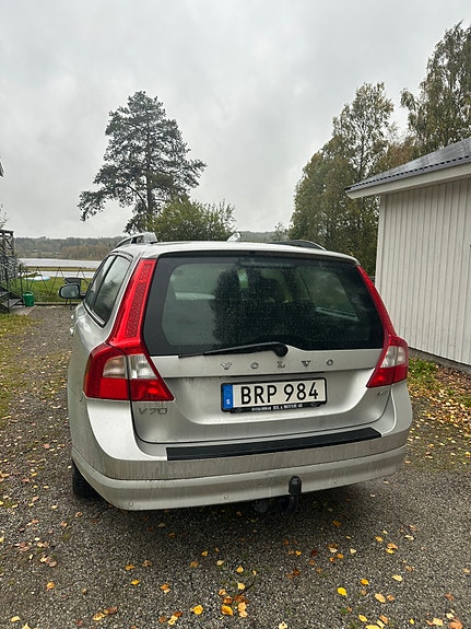 Volvo V70 3 of 4
