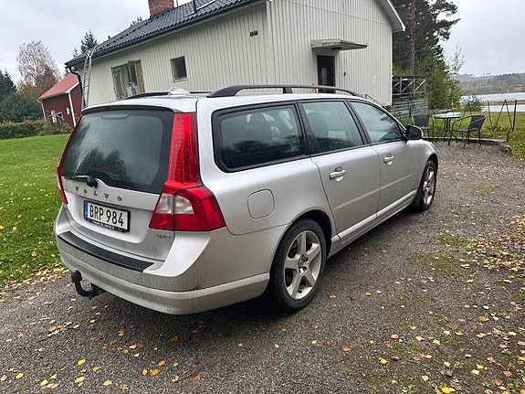 Volvo V70 2 of 4