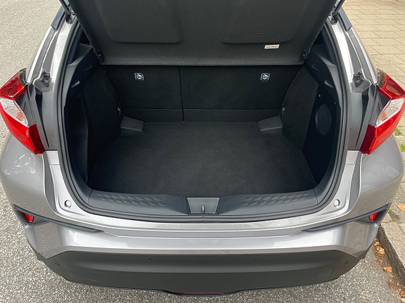 Toyota C-HR 6 of 10