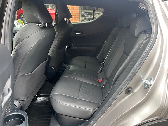 Toyota C-HR 8 of 10