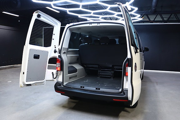 Volkswagen Caravelle 14 of 25