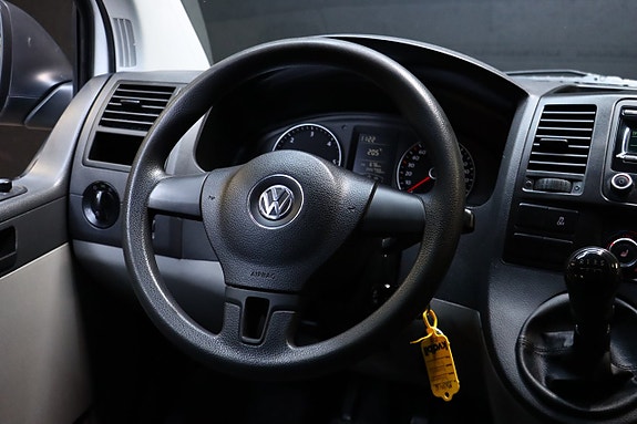 Volkswagen Caravelle 17 of 25