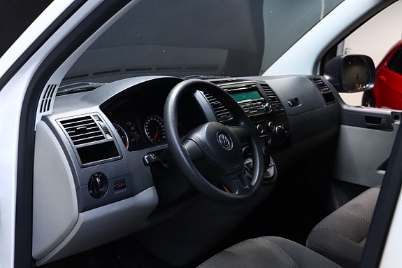 Volkswagen Caravelle 9 of 25