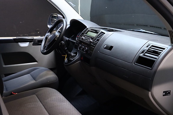 Volkswagen Caravelle 16 of 25