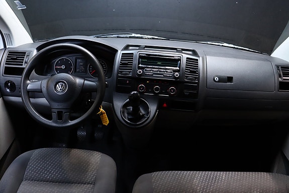Volkswagen Caravelle 19 of 25