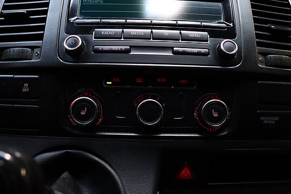 Volkswagen Caravelle 22 of 25
