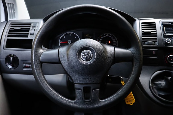 Volkswagen Caravelle 18 of 25