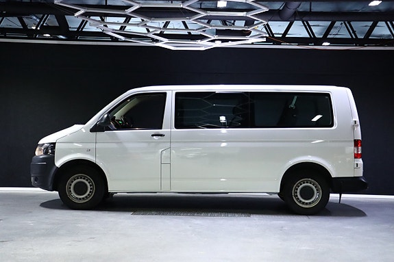Volkswagen Caravelle 5 of 25