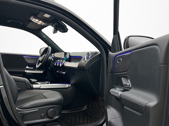 Mercedes-Benz EQB300 17 of 30