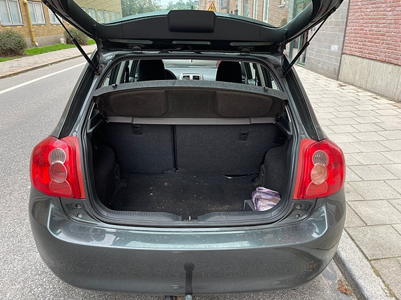 Toyota Auris 2 of 4