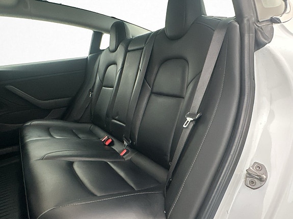 Tesla Model 3 27 of 30
