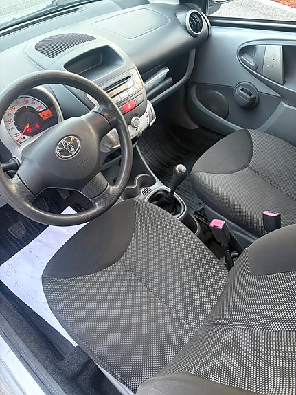 Toyota Aygo 5 of 6