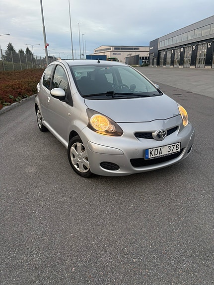 Toyota Aygo 2 of 6