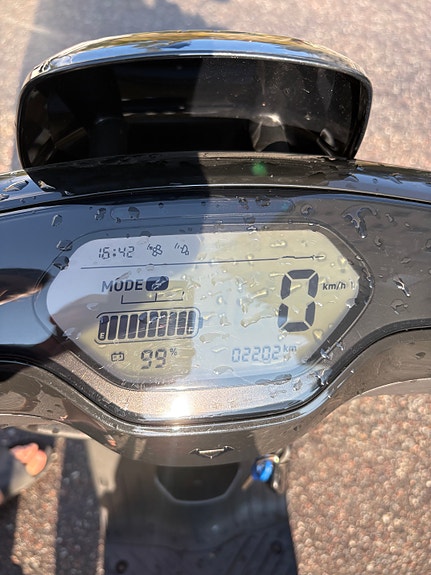 NIU MQI + Sport Extended Range 45km/h 2 of 4