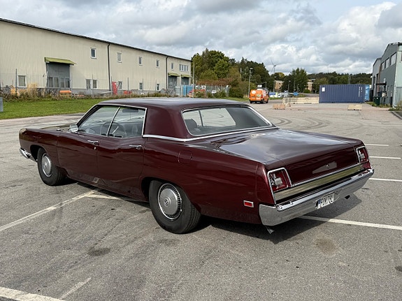 Ford Galaxie 7 of 18