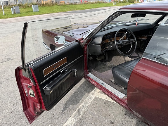 Ford Galaxie 9 of 18