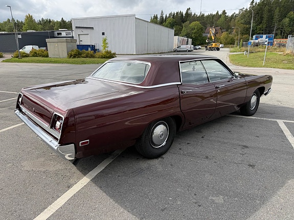 Ford Galaxie 5 of 18