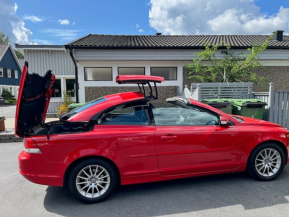Volvo C70 2 of 4