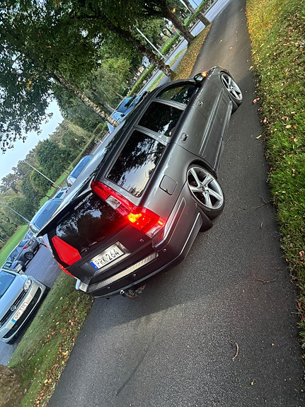 Volvo V70 3 of 12