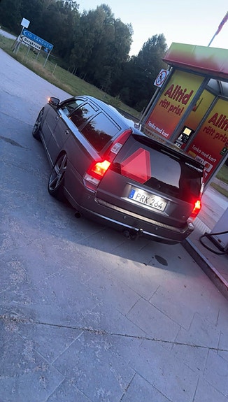 Volvo V70 6 of 12
